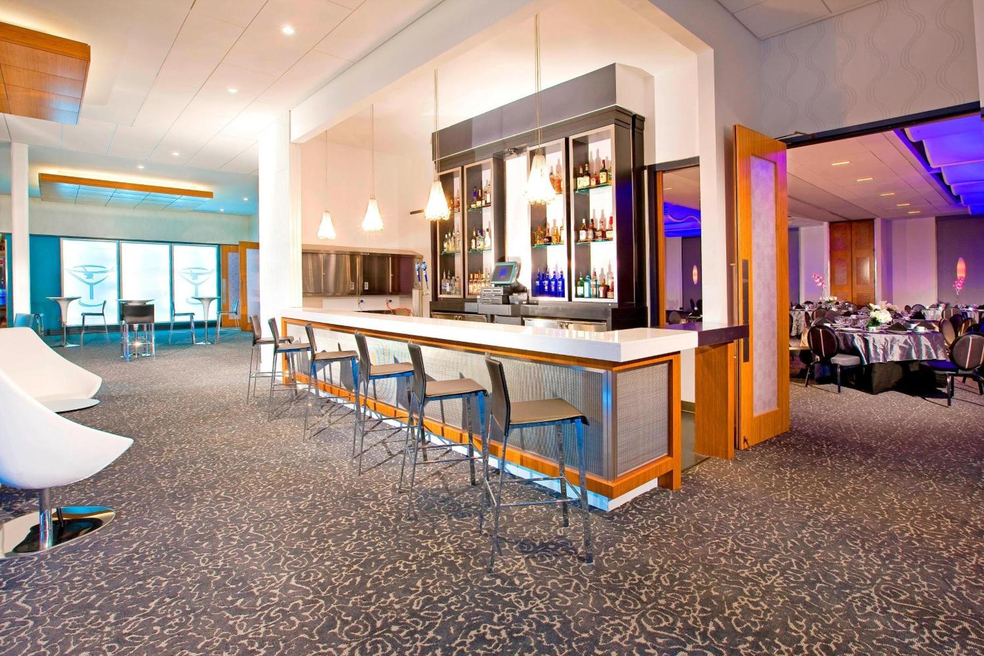 Aloft Mount Laurel Hotel Exterior photo
