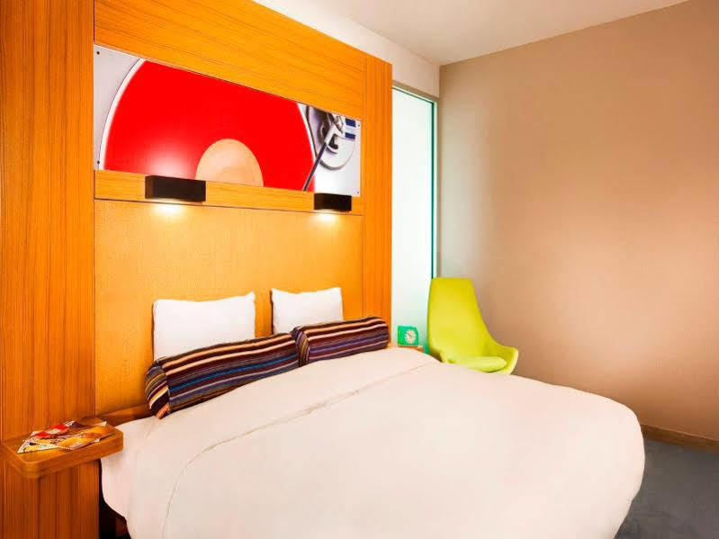Aloft Mount Laurel Hotel Exterior photo